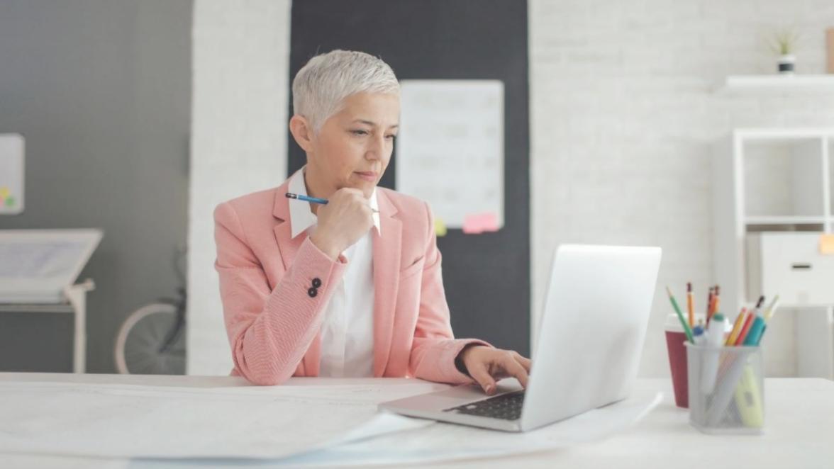 Analyse collaborative des tendances du marché entre membres investisseurs